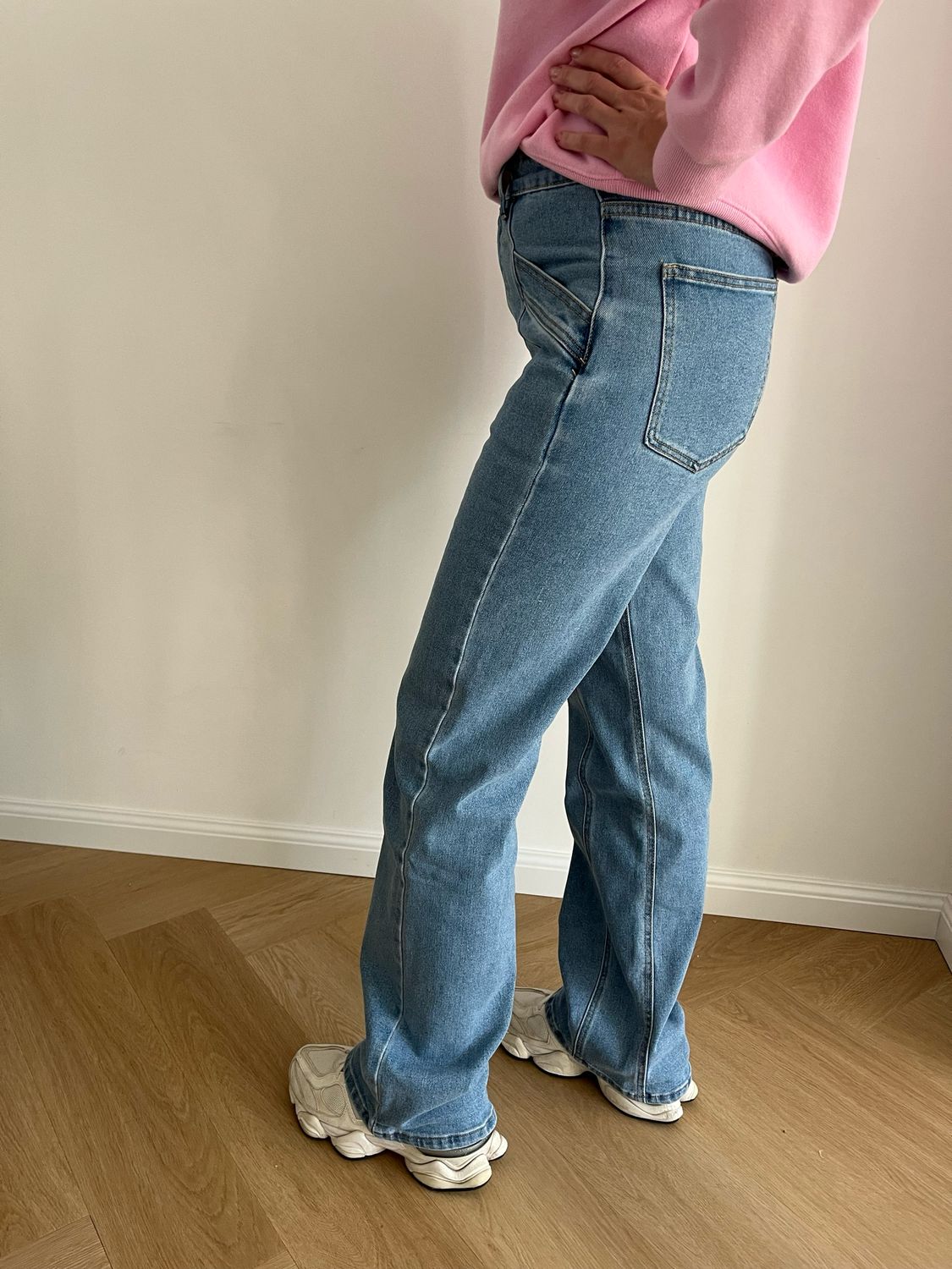REDEFINED STRETCH SEAM STRAIGHT LEG JEANS